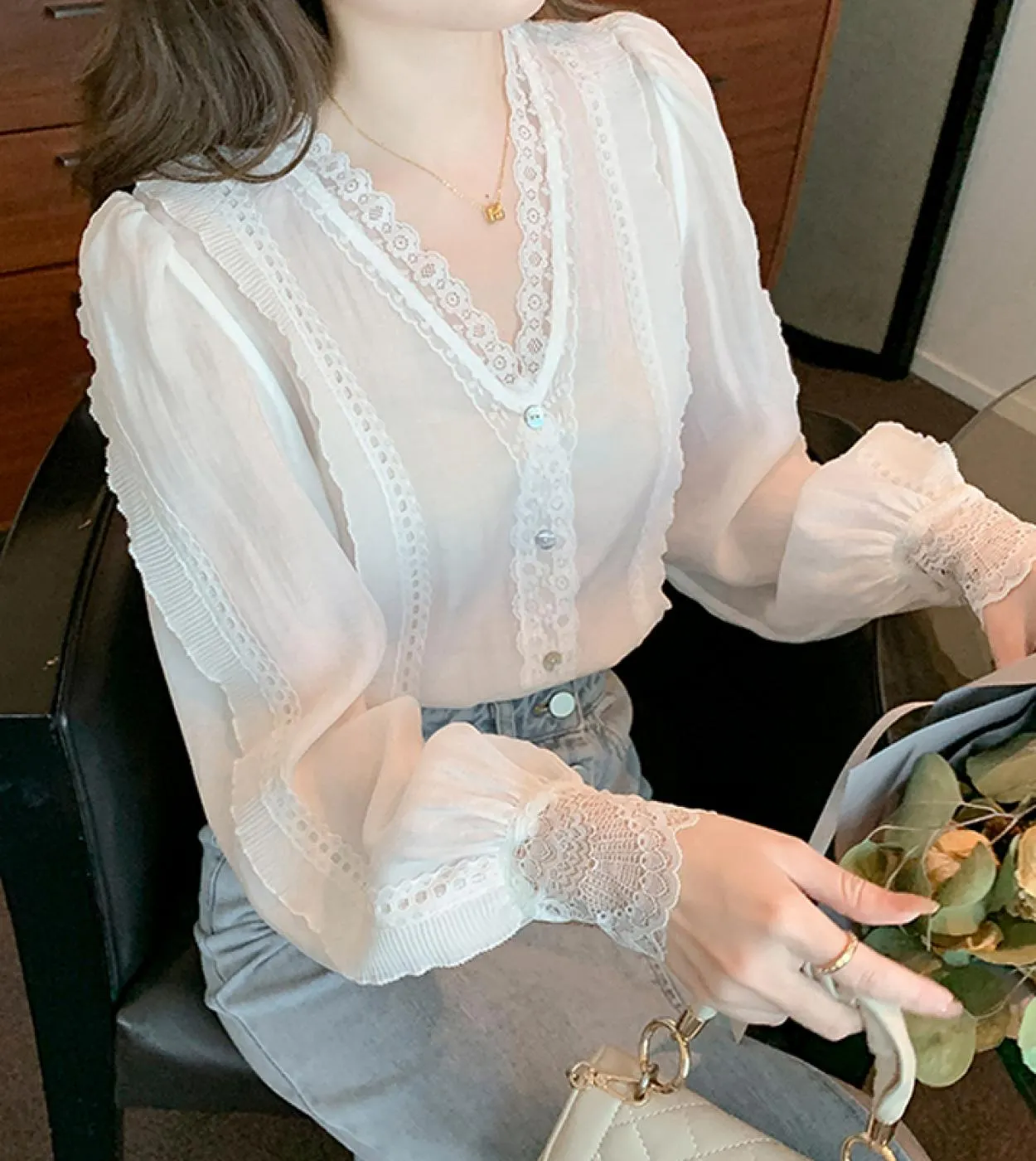 New Lace Patchwork Casual Long Sleeve Blouse with V-Neck and Wide Tops